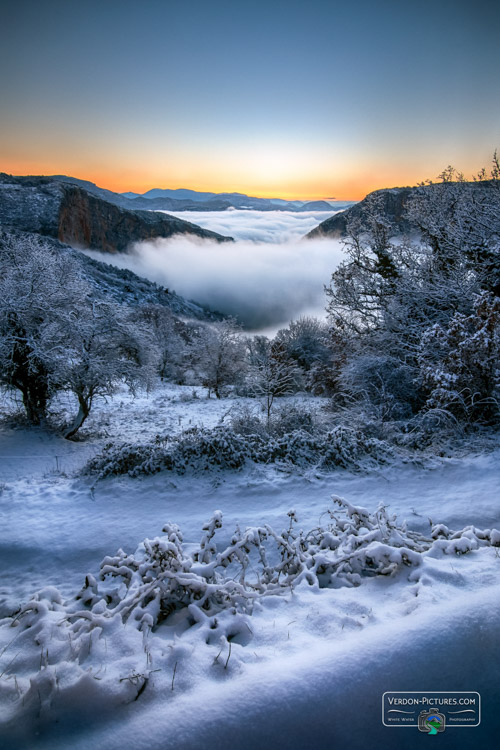 photo lever de soleil avec neige sur rougon, Verdon